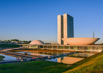 Brasília: Visão Visionária de Niemeyer e Costa na Construção da Capital do Brasil